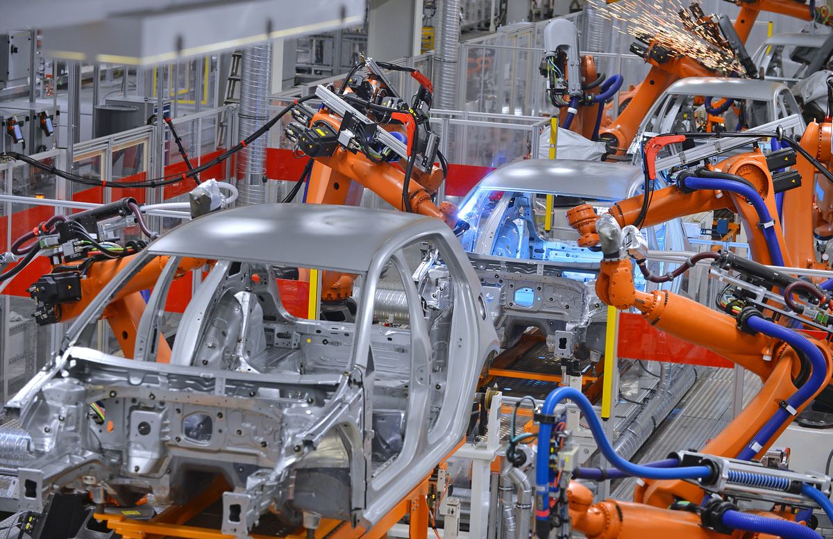Automatisierte Fertigungslinie mit Robotern