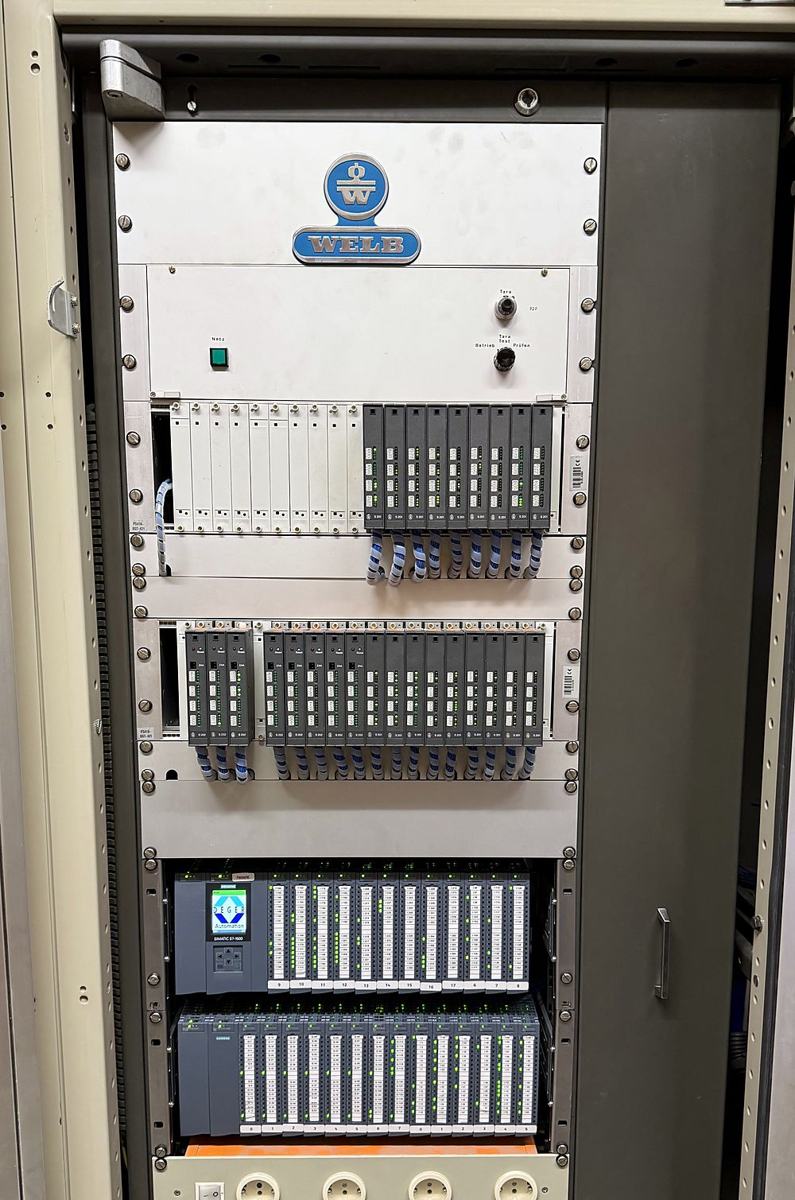 Schaltschrank mit Siemens S7-1500 nach dem Retrofit